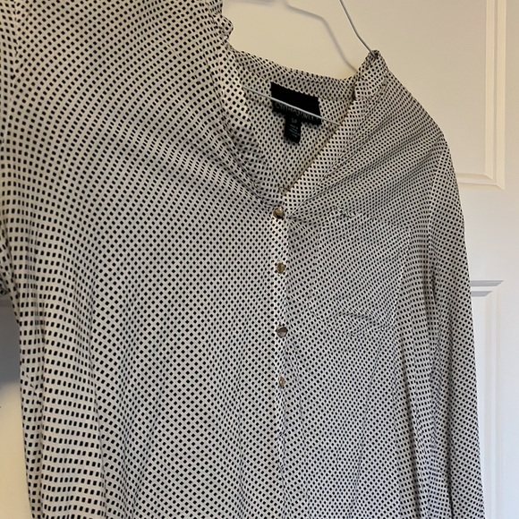 Lightweight black and white blouse - Picture 3 of 3